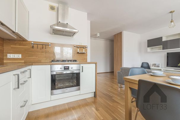 Piękne i wyposażone mieszkanie dwupokojowe w Centrum Jaworzna do wynajęcia | Spacer 3D - Photo 1