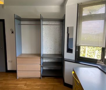 64 Newsome Road, Huddersfield, HD4 - Photo 2