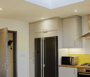 Smart, quiet room, Close to Town Centre - Photo 1