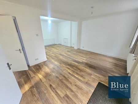 4 bedroom detached house to rent - Photo 2