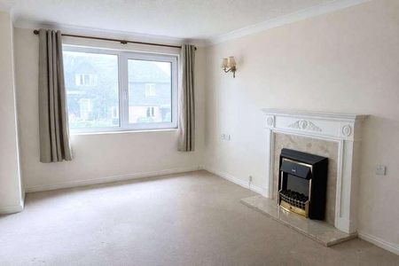 Redwood Manor, Tanners Lane, Haslemere, Surrey, GU27 - Photo 2