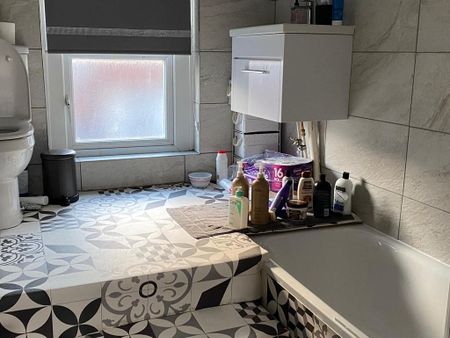 6 bedroom terraced house to rent - Photo 4