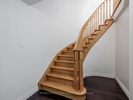 Detached Home For Lease | W7355750 - Photo 2