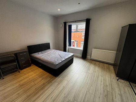 5 bedroom terraced house to rent - Photo 5