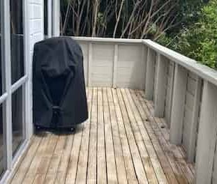 Spacious four bedroom lock wood home - Photo 2