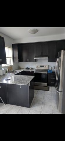 For Lease - 5 Exhibition Crescent, Brampton, Ontario - Photo 2