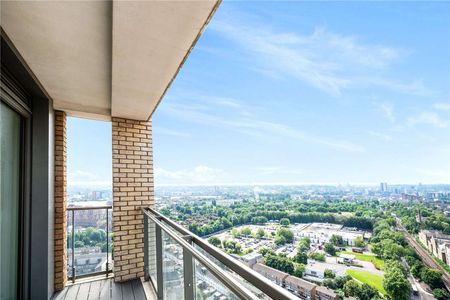 Fantastic two bedroom apartment located on the 22nd floor of the prestigious HeritageTower E14. The property benefits from two bathrooms, a huge private balcony and offered furnished. - Photo 2