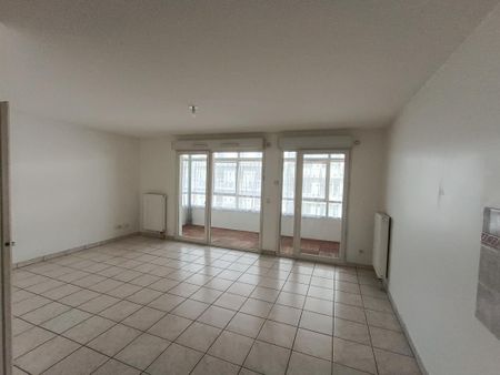 Location Appartement 2 pièces 47m² CHAMBERY 73000 - Photo 2