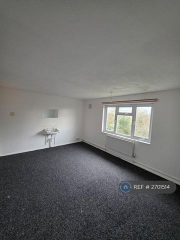 3 bedroom flat to rent - Photo 2