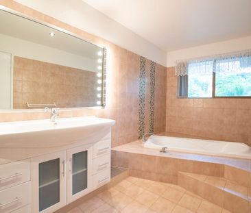 Four Bedroom Home, With Stunning Water Views - Photo 3
