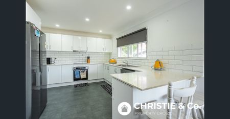 Renovated 3 Bedroom Fully Furnished Home for rent - Available Now!! - Photo 2