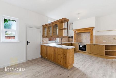 3 bedroom semi-detached house to rent - Photo 4