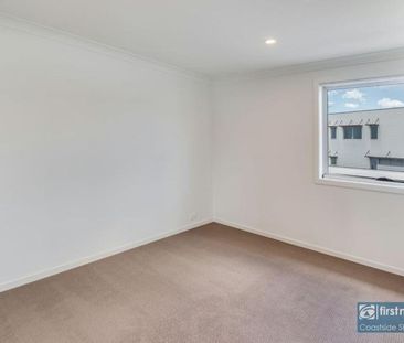 Spacious 3-Bedroom Family Home in Prime Location - Photo 2