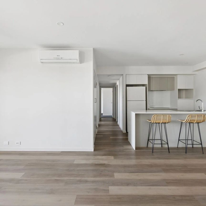 Spacious Riverside Apartment with Resort Style Living - Photo 1