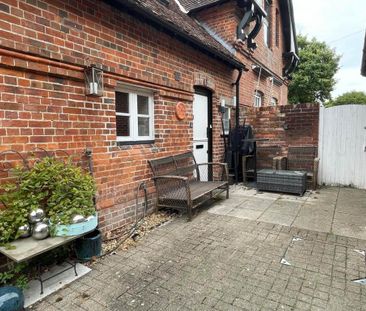 2 bedroom coach house to rent - Photo 4