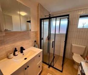 Stylish & Refreshed Two Bedroom Unit In Prime Fairy Meadow Location - Photo 5