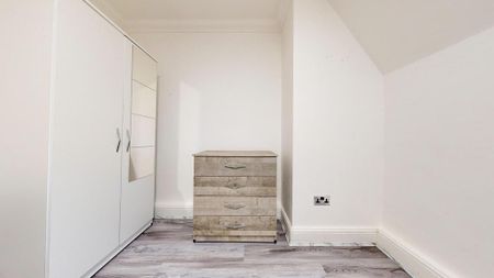 3 bedroom flat to rent - Photo 3