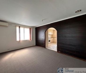 Spacious Family Living in a Prime Mulgrave Location - Photo 2