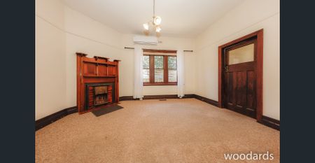 Large Three Bedroom Period Home! - Photo 5