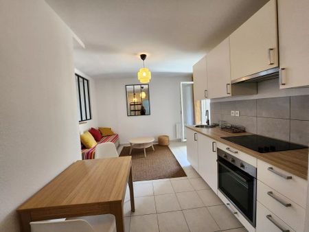 EXCLUSIVITE AVIGNON - APPARTEMENT A LOUER TYPE 2 meublé - REZ DE CHAUSSEE AVEC TERRASSE ET PARKING - Photo 3