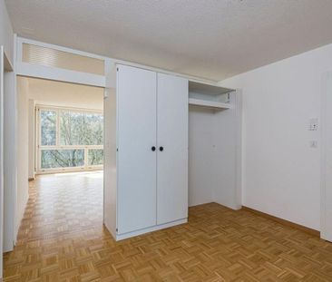 Modern apartment in well-maintained condominium - Photo 5