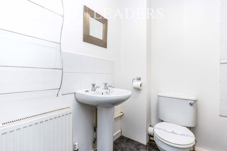 2 bedroom house to rent Woodstock Close, Hedge End, Southampton, SO30 - Photo 2