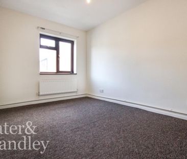 4 bedroom end of terrace house to rent - Photo 4