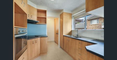 Charming Two Bedroom Unit with Spectacular Views! - Photo 4