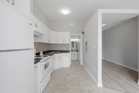 40 Front Street — Bachelor - Photo 2