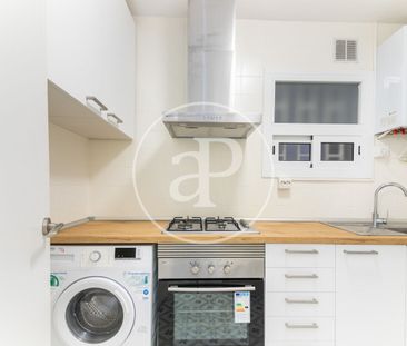 Flat for rent on Còrsega Street with Entença - Photo 1