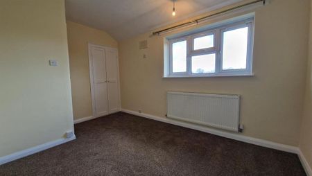 3 bedroom end of terrace house to rent - Photo 4