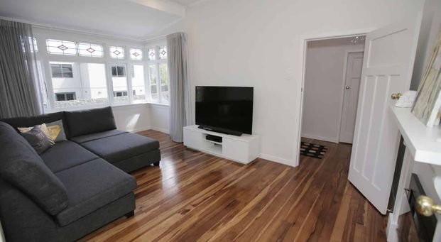 Three bedroom home with two bathrooms - Photo 1