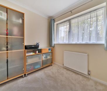 4 bedroom end of terrace house to rent - Photo 4