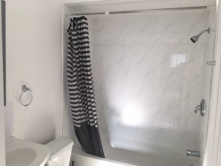 For Lease - 162 Edmonton Drive Unit# Upper, Toronto, Ontario - Photo 2