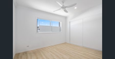 Contemporary Comfort with Flexible Living & Solar Efficiency - Photo 2