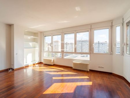 4 Bedroom apartment for rent in El Pla del Real, Valencia - Photo 2
