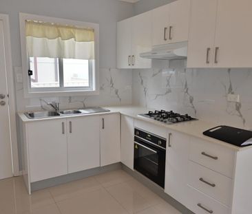 2 bedrooms young brick granny flat - Photo 6