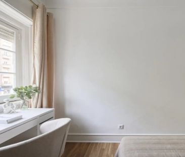 Room in a shared 6-bedroom apartment for rent in Lisbon - Foto 5