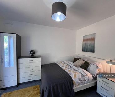 1 bedroom in a house share to rent - Photo 2