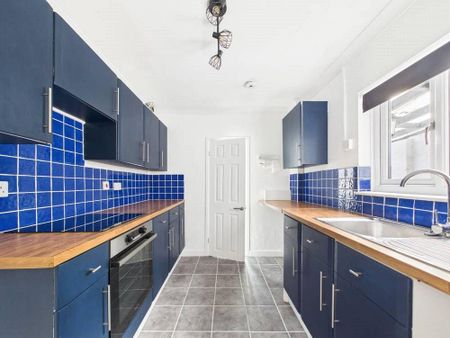 3 bedroom terraced house to rent - Photo 5