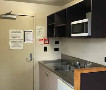 Martin Square 2 Bedroom - Photo 4