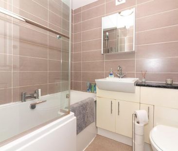 2 bedroom flat to rent - Photo 2