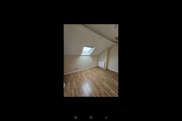 Room in a Shared House, Mortlake Road, S5 - Photo 1