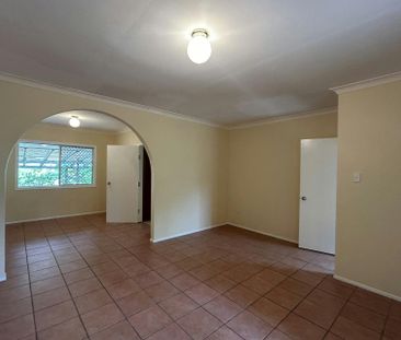 WHERE COMFORT MEETS EASY FAMILY LIVING - THIS BEAUTIFUL HOME IS AVA... - Photo 4