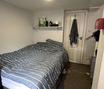 Bedroom Bathroom House, LN1 - Photo 2