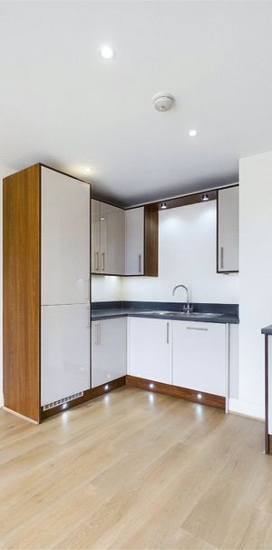Heron Way, Berkshire Heron Way, Berkshire - Photo 1