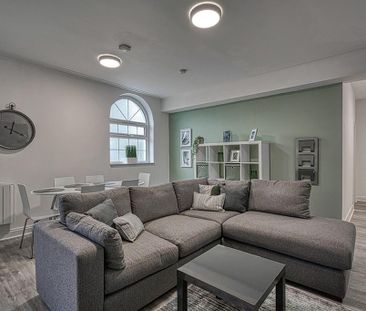 1 bedroom in a house share to rent - Photo 2