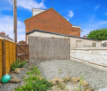 2 bedroom end of terrace house to rent - Photo 6