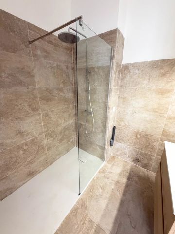 Location Appartement 2 pièces 62m² NICE 06000 - Photo 4