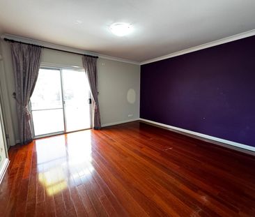 FOR RENT - Spacious 3 Bedroom Family Home in Yagoona - Photo 3